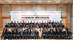 創業40周年・大更開業100周年祝賀会の集合写真